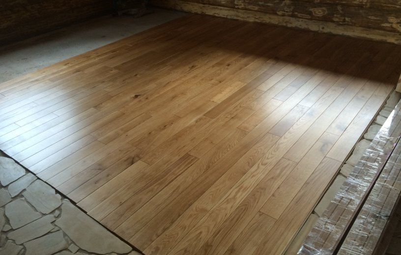 Oak floor of a private house_1